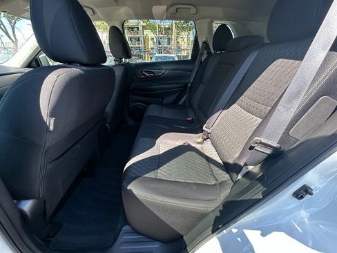 Used 2019 Nissan Rogue SV FWD image 18