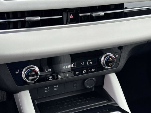 New 2025 Mitsubishi Outlander SE image 25