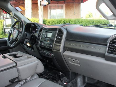 Used 2019 Ford F250 XL w/ Power Equipment Group image 44