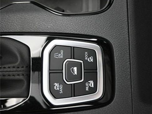 New 2026 Nissan Frontier SV w/ Tow Package image 17