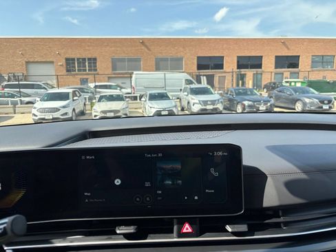 Used 2026 Kia Carnival FWD image 17