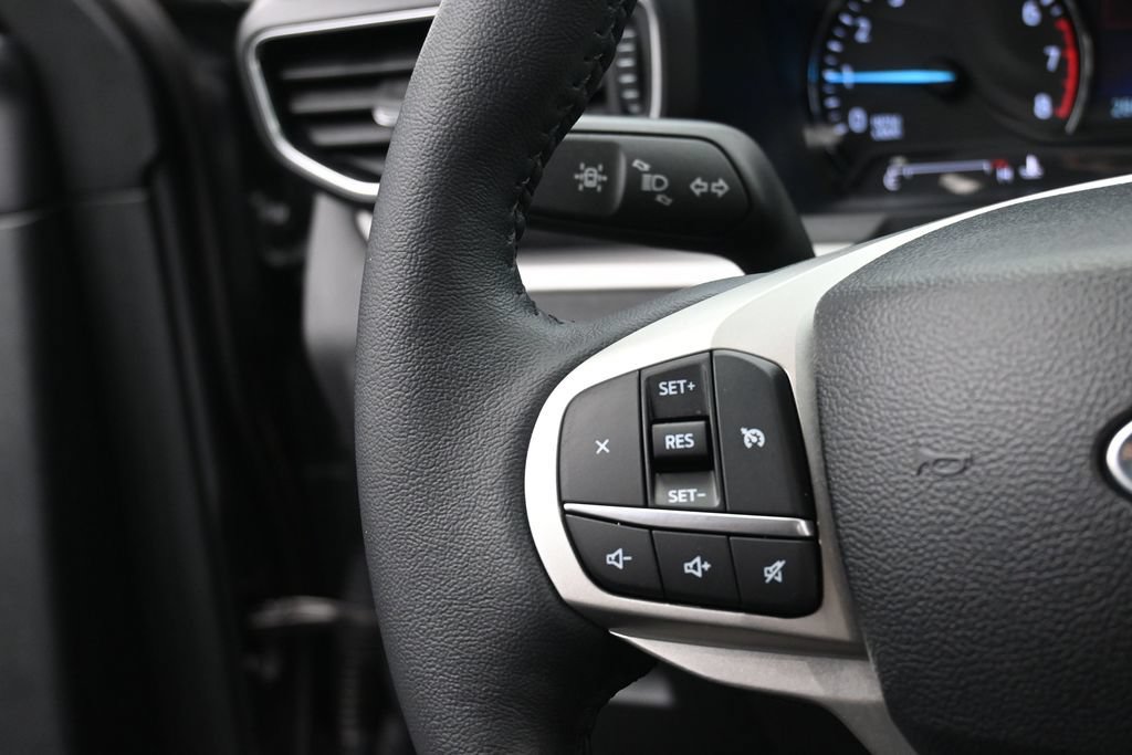 Used 2024 Ford Explorer XLT w/ Equipment Group 202A RWD image 10