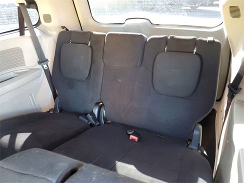 Used 2011 Chrysler Town & Country Touring image 26