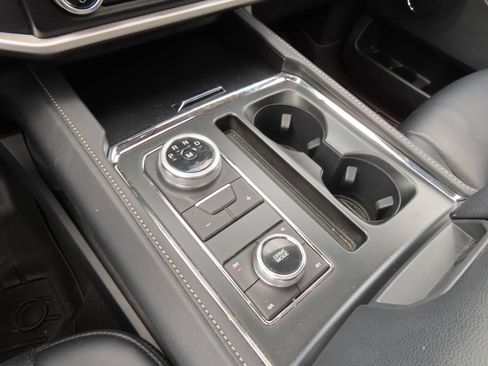 Used 2024 Ford Expedition Max XLT AWD/4WD image 27