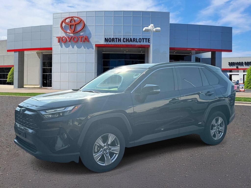 Used 2025 Toyota RAV4 XLE AWD/4WD image 5
