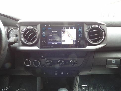 Used 2018 Toyota Tacoma TRD Off-Road image 18