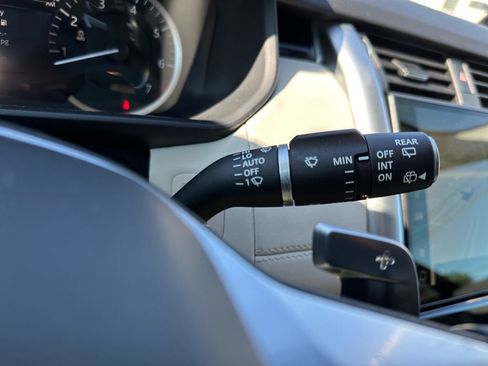 Used 2023 Land Rover Discovery S AWD/4WD image 22