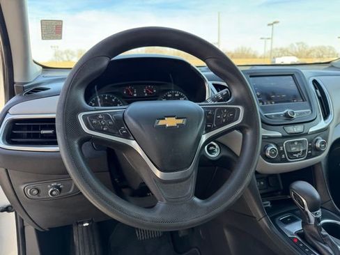 Used 2022 Chevrolet Equinox LS AWD/4WD image 16