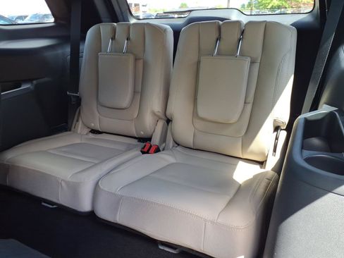 Used 2018 Ford Explorer XLT w/ Equipment Group 202A AWD/4WD image 10