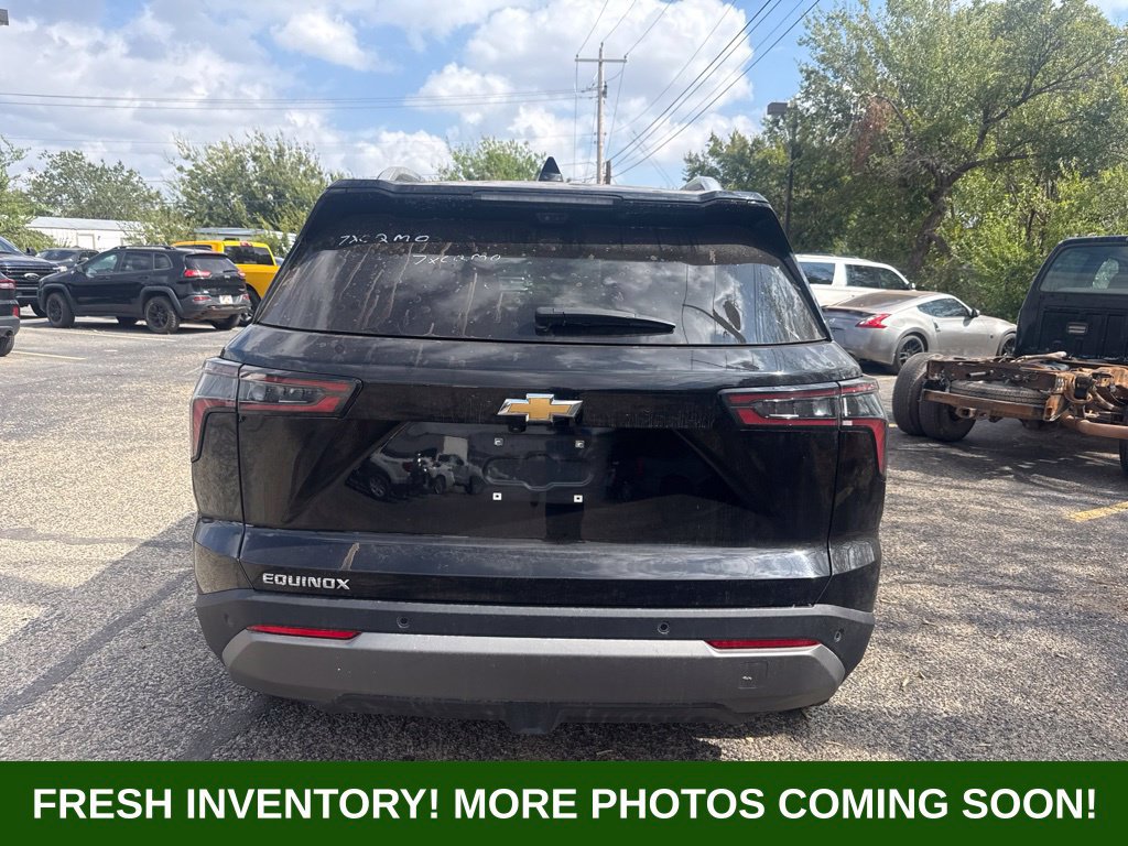 Used 2025 Chevrolet Equinox LT w/ Convenience Package II FWD image 3
