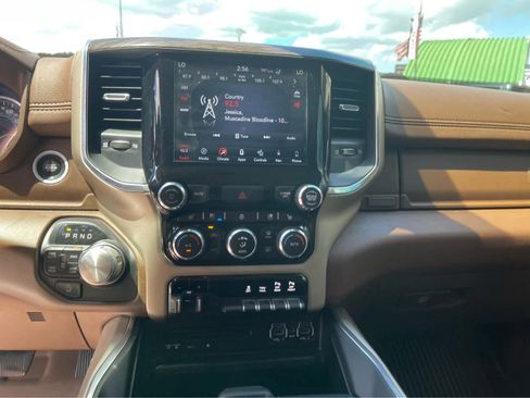 Used 2019 RAM 1500 Laramie AWD/4WD image 16