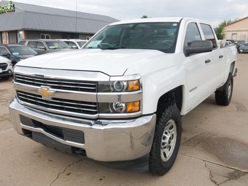 Used 2016 Chevrolet Silverado 2500 W/T AWD/4WD image 2
