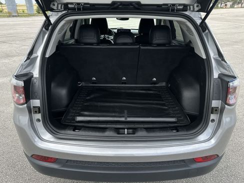 Certified 2022 Jeep Compass Latitude FWD image 32