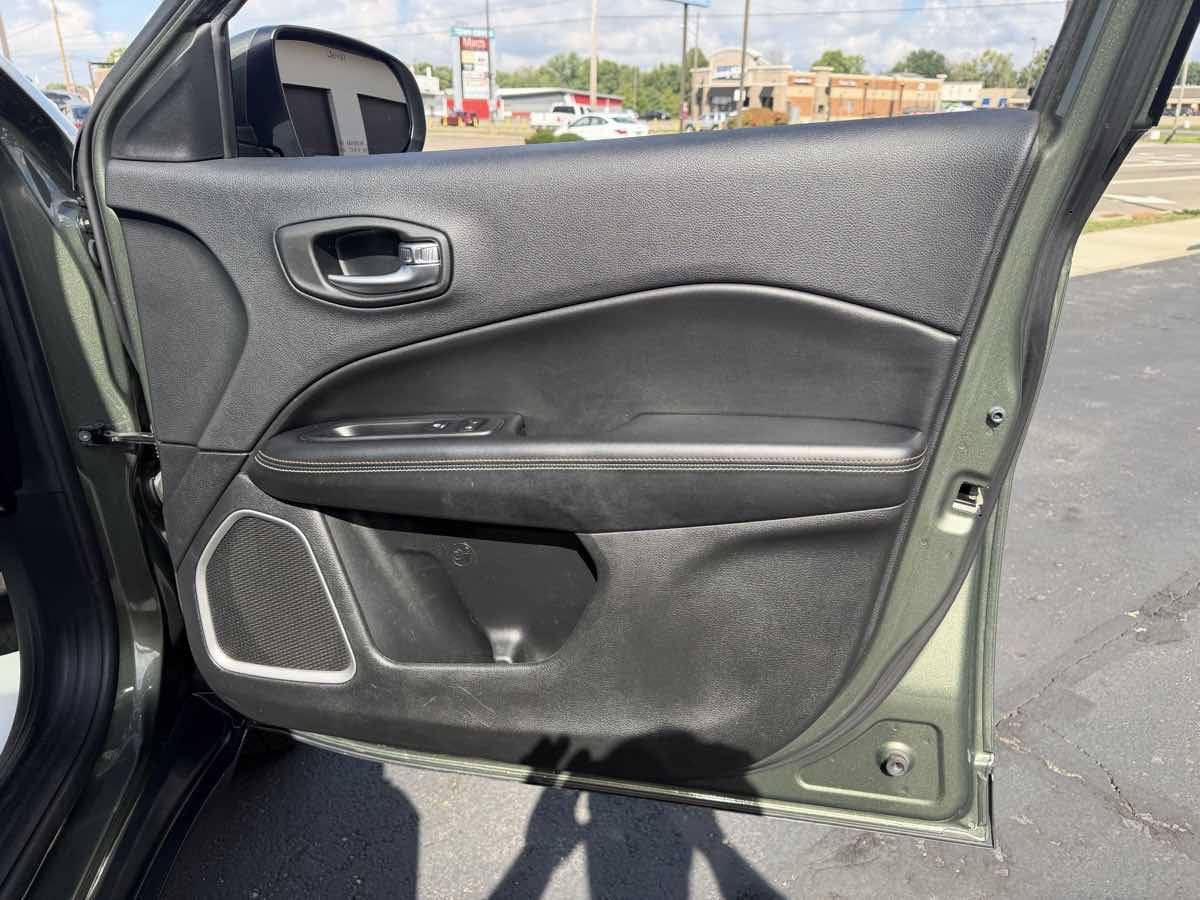 Used 2019 Jeep Compass Latitude AWD/4WD image 20