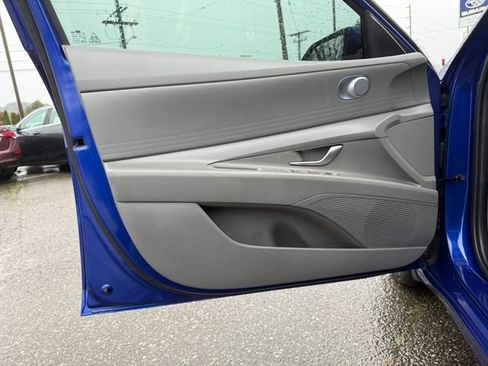 Used 2023 Hyundai Elantra Blue image 17