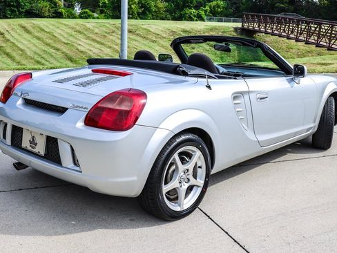 Used 2003 Toyota MR2 RWD image 9