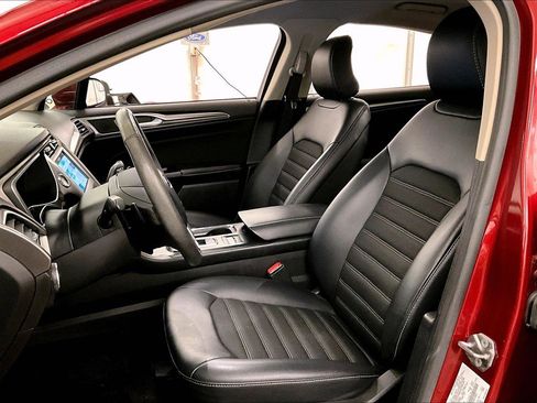 Used 2017 Ford Fusion SE w/ Equipment Group 201A image 24