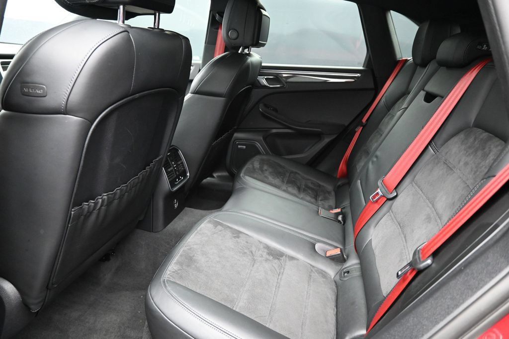 Used 2021 Porsche Macan GTS w/ Sport Chrono Package AWD/4WD image 16