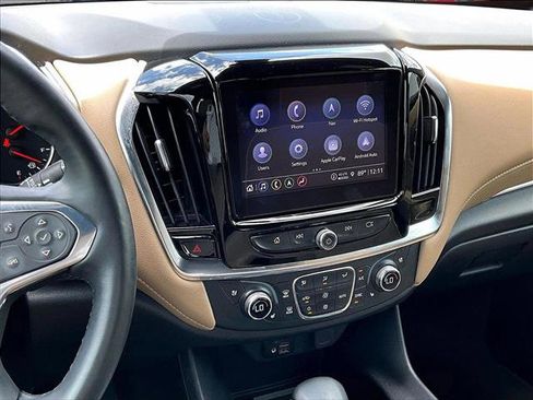 Used 2023 Chevrolet Traverse Premier FWD image 8