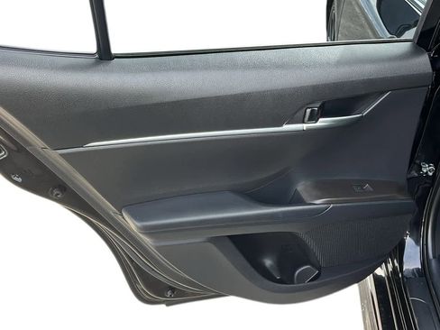 Used 2022 Toyota Camry SE image 25
