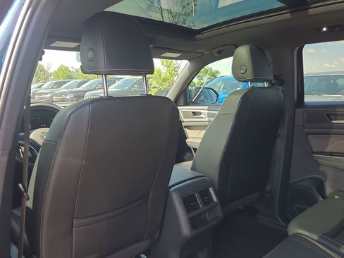 Used 2023 Volkswagen Atlas Cross Sport SE w/ Panoramic Sunroof Package AWD/4WD image 12