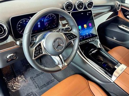 Used 2025 Mercedes-Benz GLC 300 4MATIC image 9