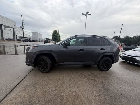 Used 2021 Toyota RAV4 LE FWD image 8