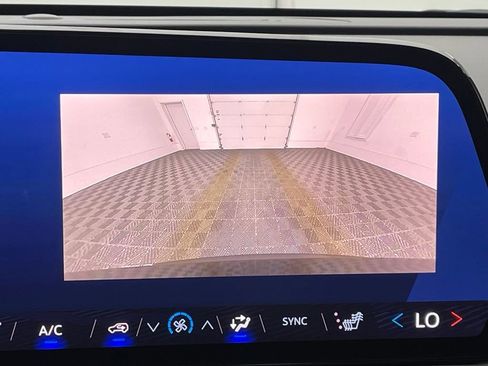 Used 2025 Chevrolet Traverse LT w/ LPO, Floor Liner Package AWD/4WD image 4