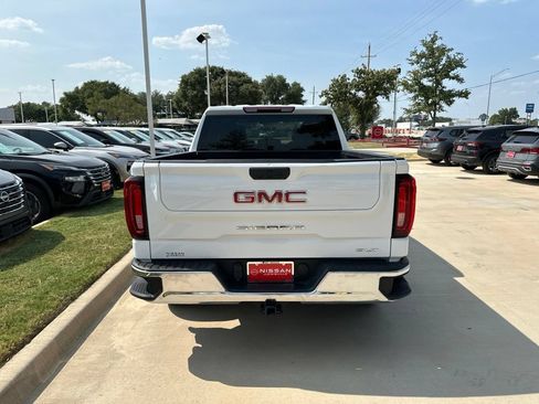 Used 2025 GMC Sierra 1500 SLT AWD/4WD image 8