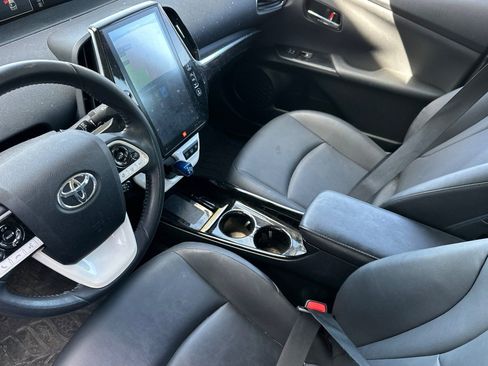 Used 2017 Toyota Prius Prime Advanced w/ Protection Package FWD image 7