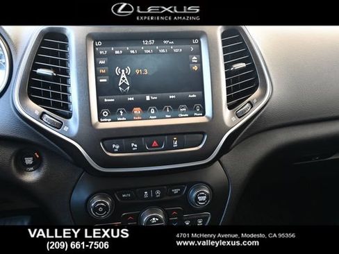 Used 2019 Jeep Cherokee Trailhawk AWD/4WD image 7