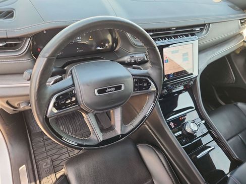 Used 2022 Jeep Grand Cherokee Overland w/ Adv Protech Group III AWD/4WD image 10