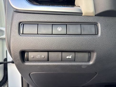 Used 2023 Nissan Rogue SL w/ SL Premium Package image 18