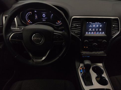 Used 2018 Jeep Grand Cherokee Laredo AWD/4WD image 22