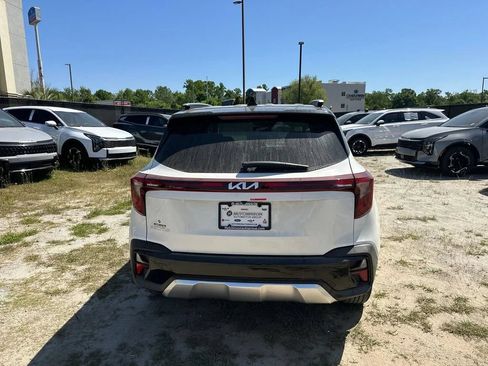 New 2026 Kia Seltos LX FWD image 6