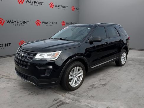 Used 2018 Ford Explorer XLT AWD/4WD image 10