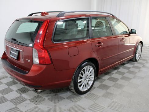 Used 2011 Volvo V50 T5 image 24