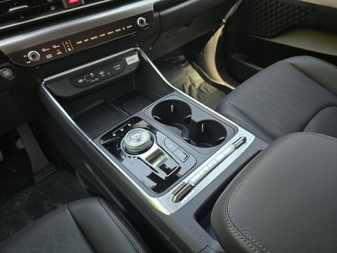 New 2026 Kia Carnival Hybrid FWD image 9