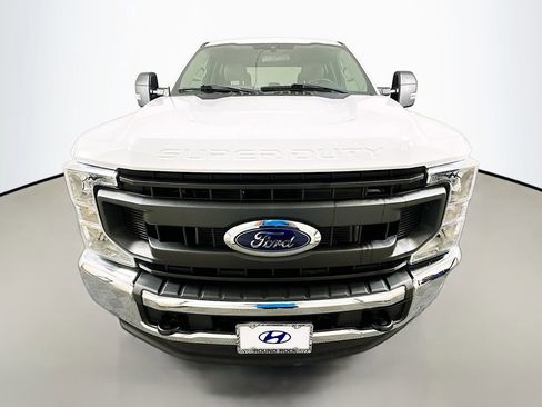 Used 2022 Ford F250 XL w/ Power Equipment Group image 2