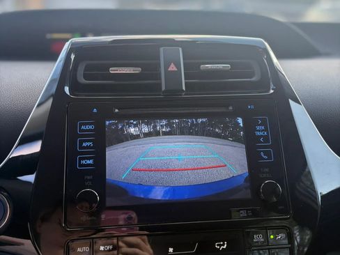 Used 2018 Toyota Prius Three image 11