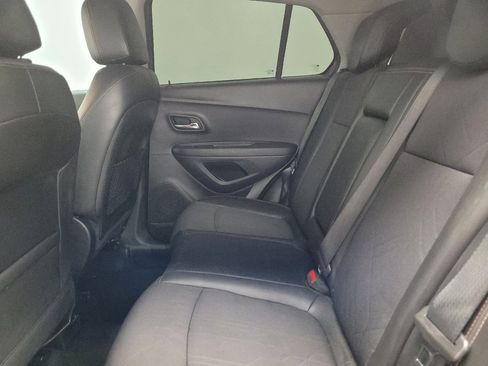 Used 2020 Chevrolet Trax LT w/ LT Convenience Package FWD image 18