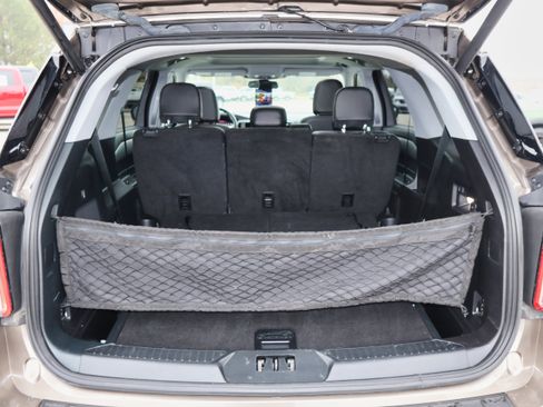 Used 2021 Ford Explorer XLT w/ Equipment Group 202A image 9