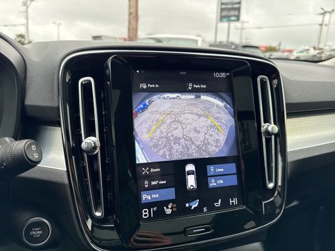 Used 2019 Volvo XC40 T5 Momentum image 36