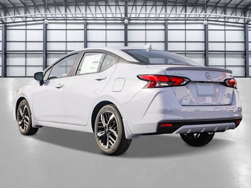 New 2025 Nissan Versa SR w/ Trunk Package FWD image 4