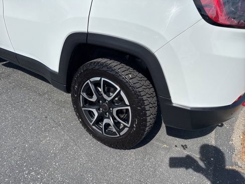 Used 2025 Jeep Compass Trailhawk w/ Trailer Tow Group image 9