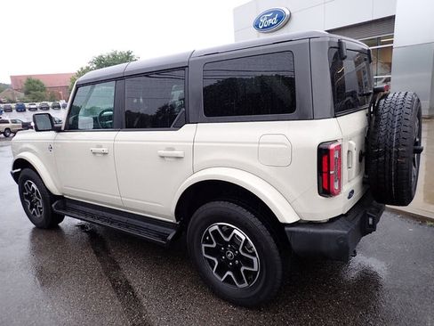 Used 2025 Ford Bronco Outer Banks AWD/4WD image 3