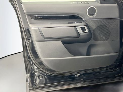 Used 2024 Land Rover Discovery S image 18