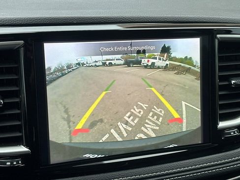 Used 2024 Chrysler Pacifica Select image 23