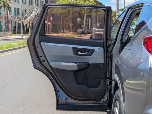 Used 2017 Honda CR-V LX image 10