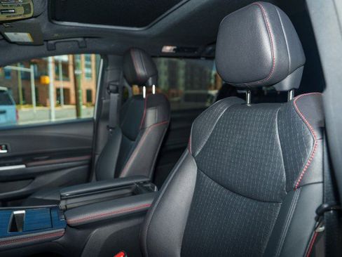 Used 2025 Toyota Sienna XSE w/ XSE Plus Package image 17